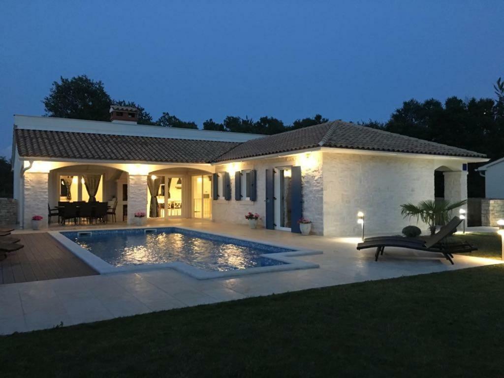 Villa Blanca With A Heated Private Pool Ruzici  Eksteriør billede